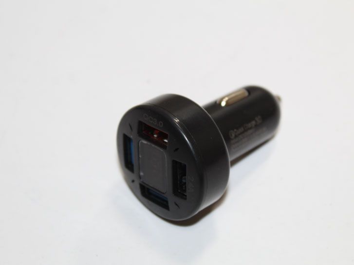 Вольтметр цифровой в прикуриватель 12-24 V  0.28  4 порта USB ( 3 x2,4A +1 QC 3.0)