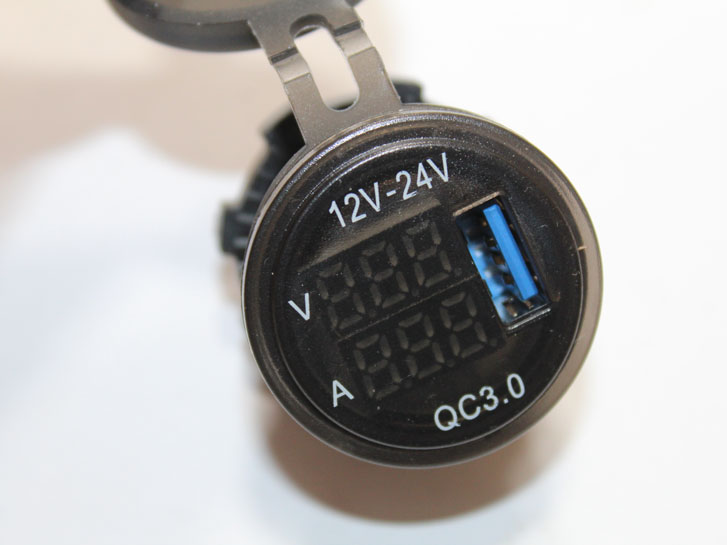 Гнездо прикуривателя 12/24v USB - QC 3,0 + вольтметр + амперметр   врезное с крышкой c подсветкой цвет красный