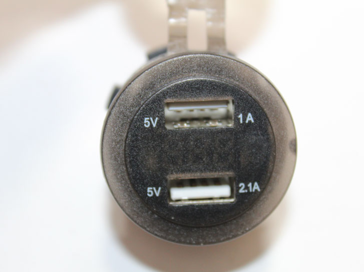 Гнездо прикуривателя 12-24v  2USB  3,1А (2,1А+1А)+ вольтметр, врезное с крышкой, цвет подсветки красный