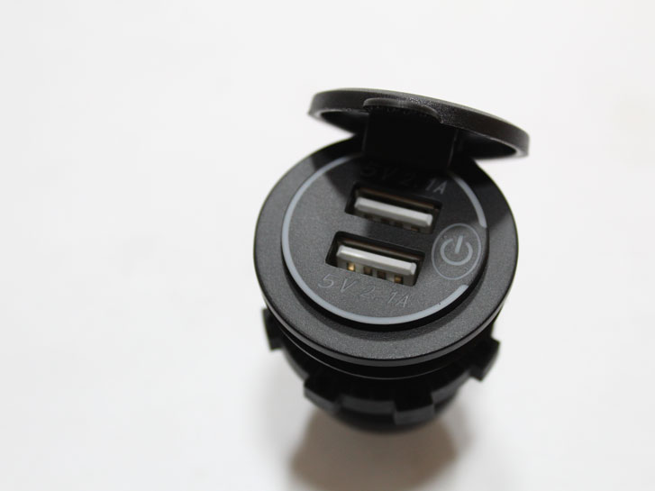 Гнездо прикуривателя  с сенсорной кнопкой 12-24v 2USB  4,2А(2,1A+2,1A), врезное с крышкой, цвет подсветки синий
