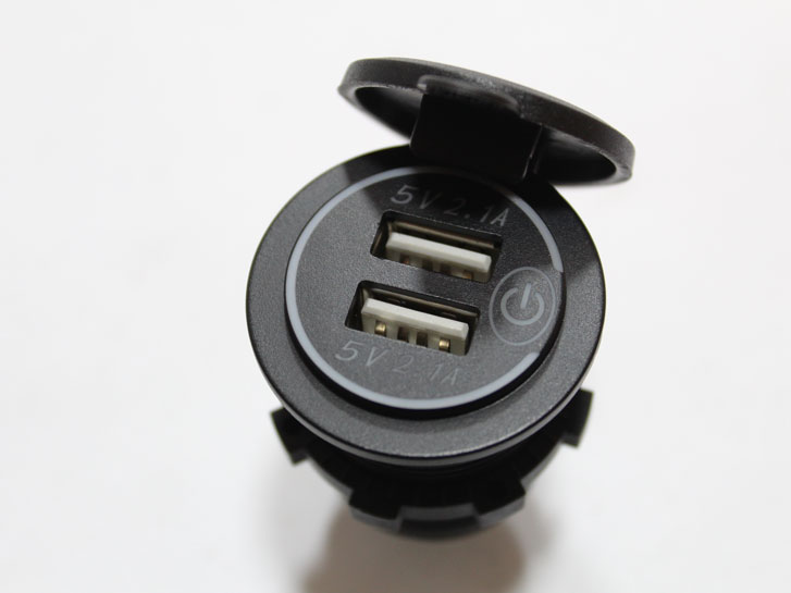 Гнездо прикуривателя  с сенсорной кнопкой 12-24v 2USB  4,2А(2,1A+2,1A), врезное с крышкой, цвет подсветки красный