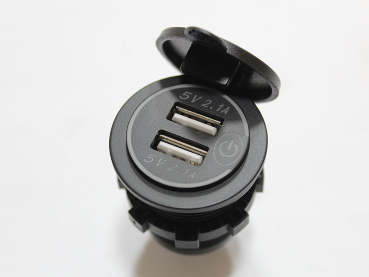 Гнездо прикуривателя  с сенсорной кнопкой 12-24v 2USB  4,2А(2,1A+2,1A), врезное с крышкой, цвет подсветки зеленый