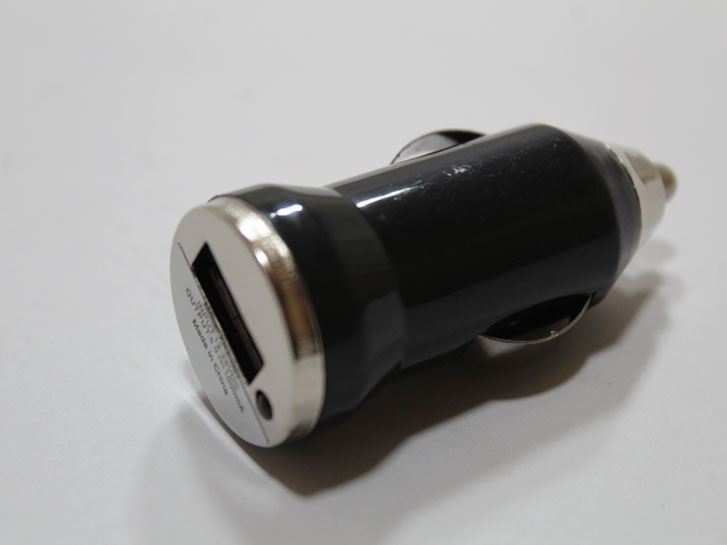 Штекер в прикуриватель с USB для IPhone 1А блистер "яблоко"