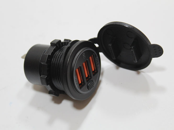 Гнездо прикуривателя  12/24v 3USB - QC 3,0, врезное с крышкой, цвет подсветки красн.,кнопка вкл/выкл