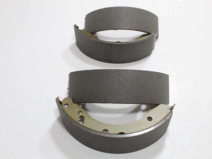 Колодки задние тормозные ГАЗ 2705-3302 3302-3502090 AT 2090-302BP-C