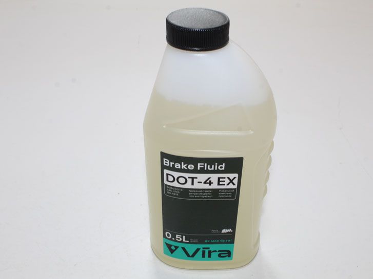 Тормозная жидкость  ДОТ-4 (0,5 л) Vira