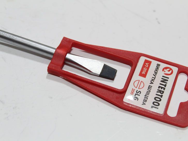 Отвертка шлицевая SL6*200 мм Intertool фото 2