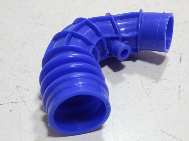 Патрубок воздушного фильтра к дросселю ВАЗ 2108-11 (гофра) короткое колено (8кл) СИЛИКОН 2111-1148035