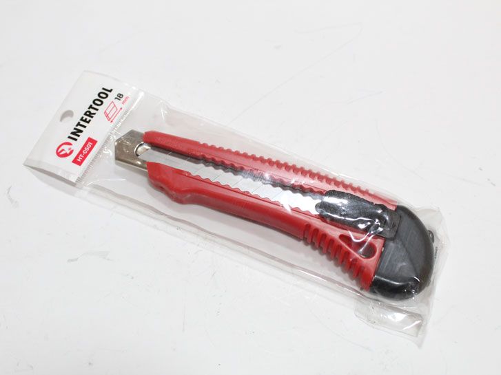 Нож канцелярский сегментный 18мм пластмассовый усиленный 