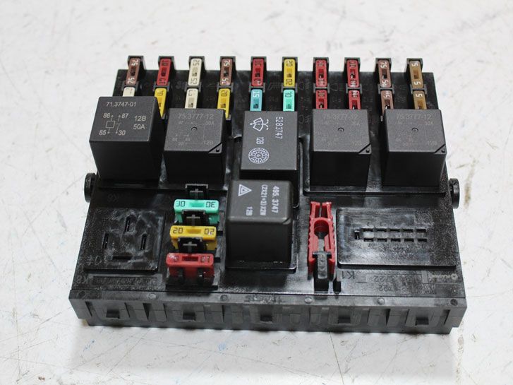 Блок предохранителей ВАЗ 2110,2123-Шевроле Н/О с2007г (393.3722) FLAGMUS